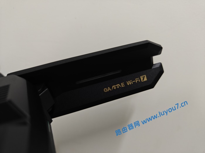 来自文章锐捷星耀BE72 Pro路由器图赏：九天线九网口，Filogic 860+1G内存的图片配图介绍