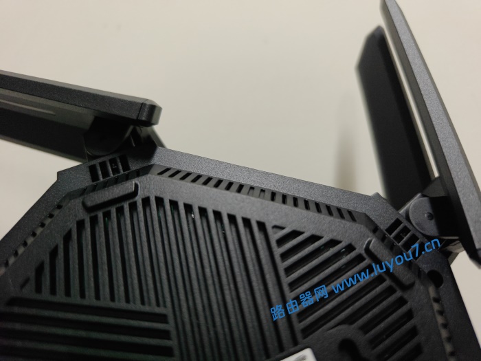 来自文章锐捷星耀BE72 Pro路由器图赏：九天线九网口，Filogic 860+1G内存的图片配图介绍